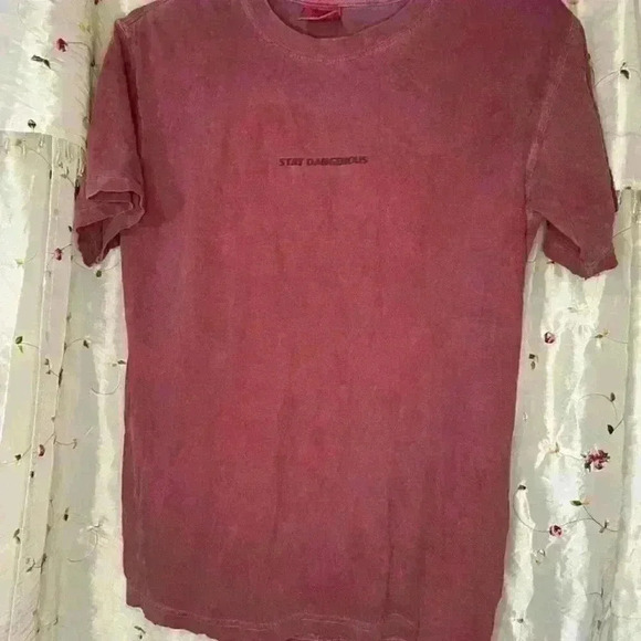 Stay‎ dangerous T-shirt - Picture 2 of 5